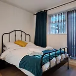 아파트 Ground Floor Apartment, Garden And Free Parking - 10 The Rise 리즈