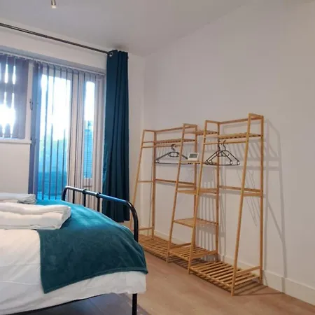 Ground Floor Apartment, Garden And Free Parking - 10 The Rise