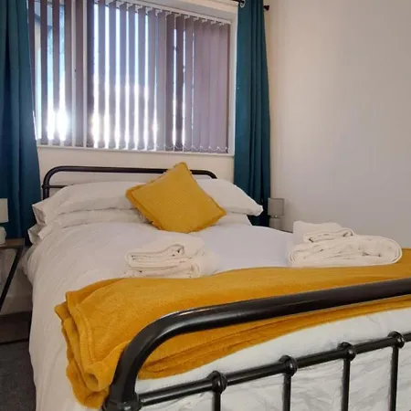 Apartment Ground Floor Apartment, Garden And Free Parking - 10 The Rise *