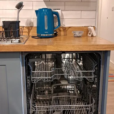 Apartment Ground Floor Apartment, Garden And Free Parking - 10 The Rise Leeds (West Yorkshire)