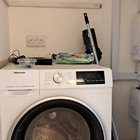 Ground Floor Apartment, Garden And Free Parking - 10 The Rise *