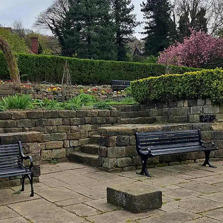 Ground Floor Apartment, Garden And Free Parking - 10 The Rise * Leeds (West Yorkshire)
