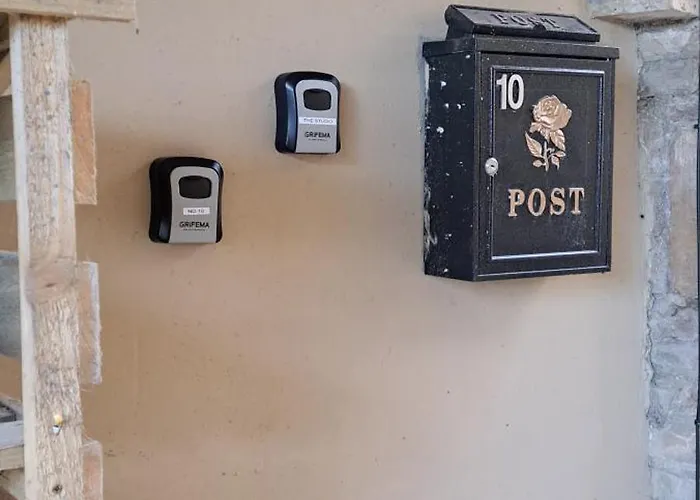 Ground Floor Apartment, Garden And Free Parking - 10 The Rise *