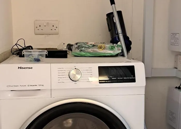 Ground Floor Apartment, Garden And Free Parking - 10 The Rise *