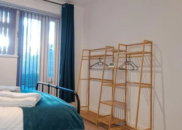 Ground Floor Apartment, Garden And Free Parking - 10 The Rise