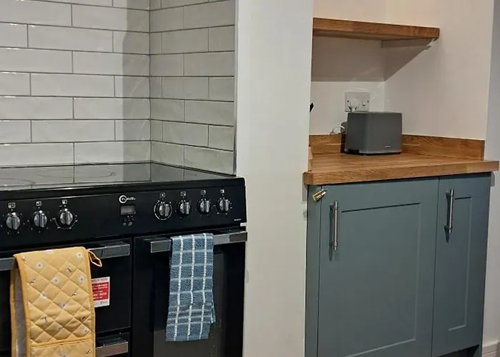 Ground Floor Apartment, Garden And Free Parking - 10 The Rise Apartman *